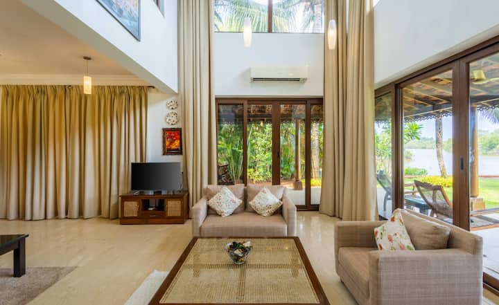 Rooms: Living room