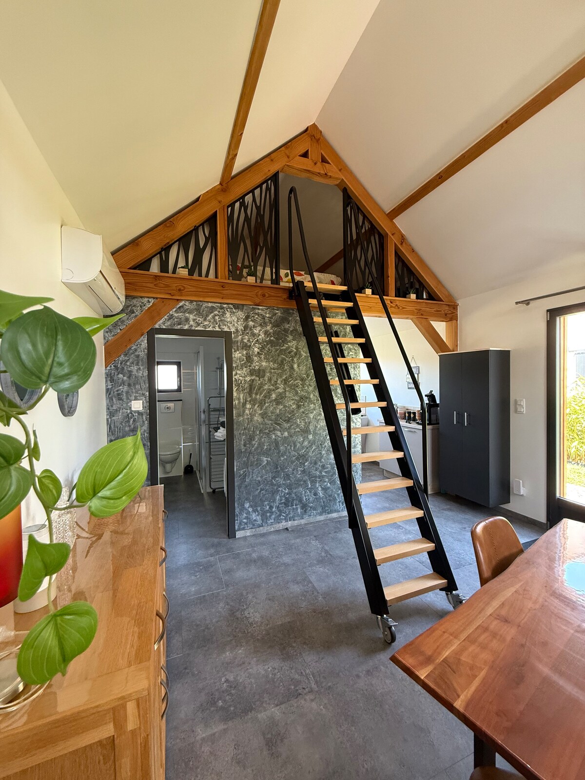 Top performing Airbnb: Chalet-type accommodation at Chantal and Hervé's in Yonne