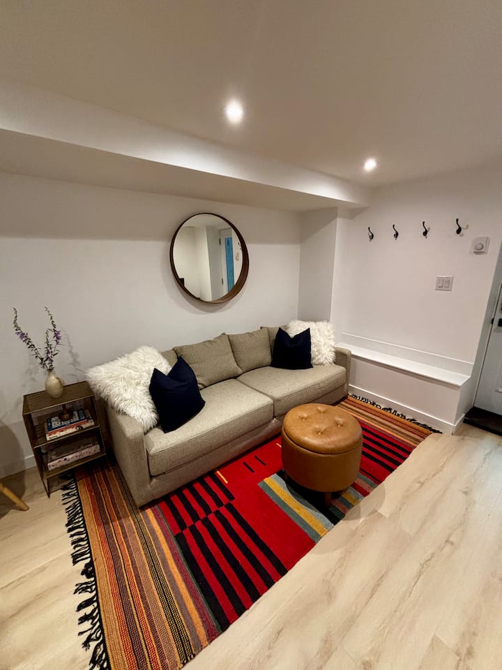 Cozy Retreat In Leslieville With Parking - Toronto