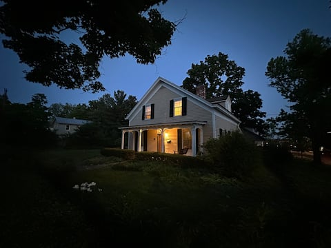 Successful Airbnb property: Douglass Cottage - The Little Yellow House in Oxford