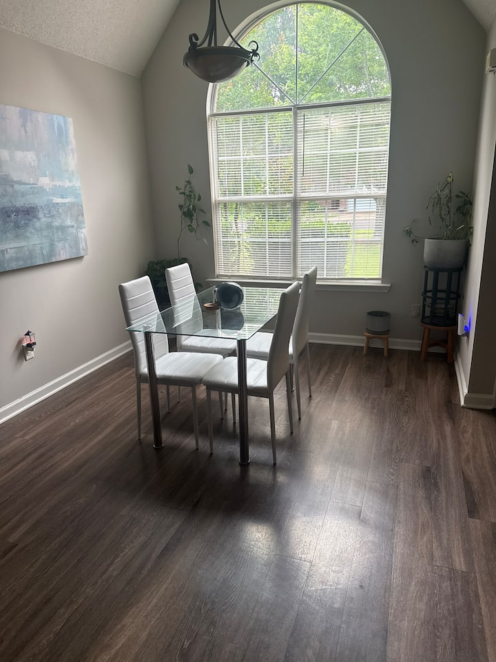 * Modern Queen Room | Kitchen Access & Free Wi-fi - Southaven, MS
