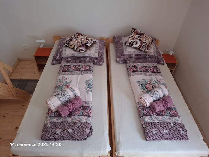 Ბინა  3  1-ლი სართული. Ზომები  2x 200x90 სმ 16 სმ მატრასი გაუმტარი. 