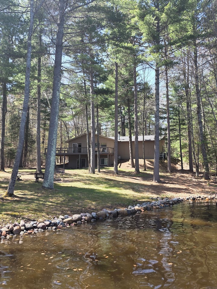 Voyager Lake Retreat - Eagle River, WI