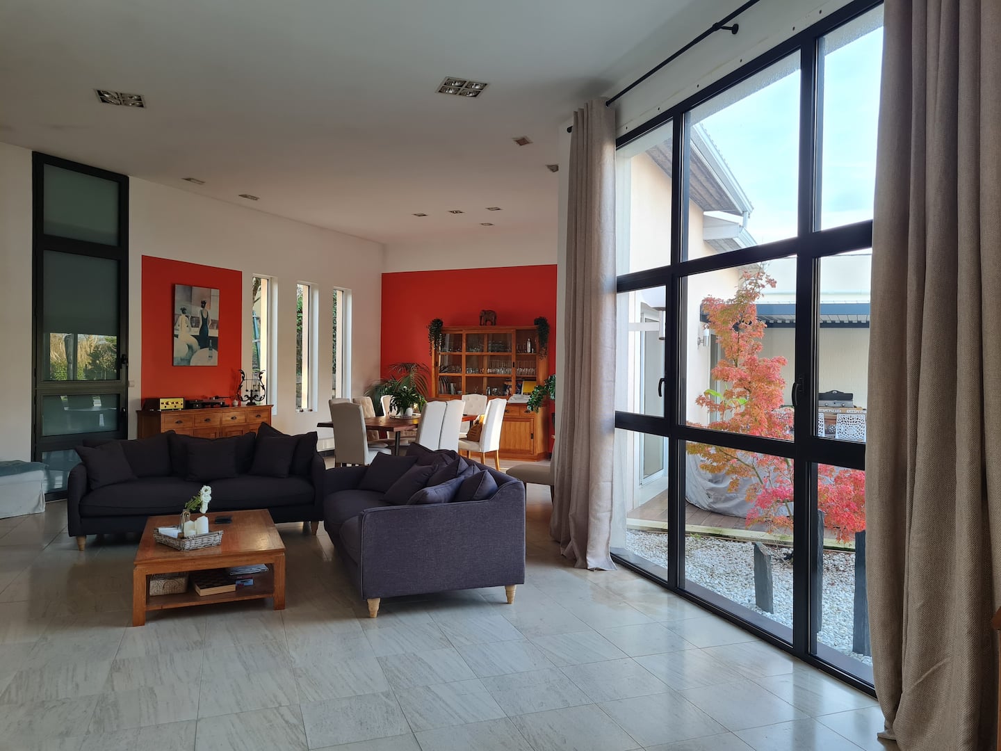 Chambre spacieuse de la villa
