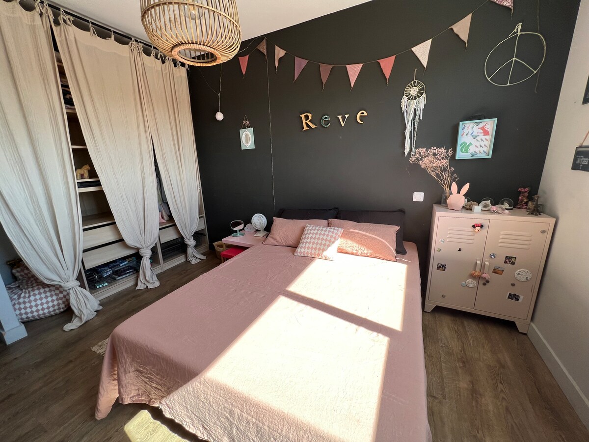 Dormitorio 2 en el piso de arriba - cama doble