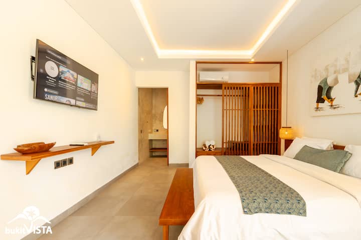 Bedroom with a comfortable queen-sized bed for a more spacious and restful sleep with en suite bathroom.