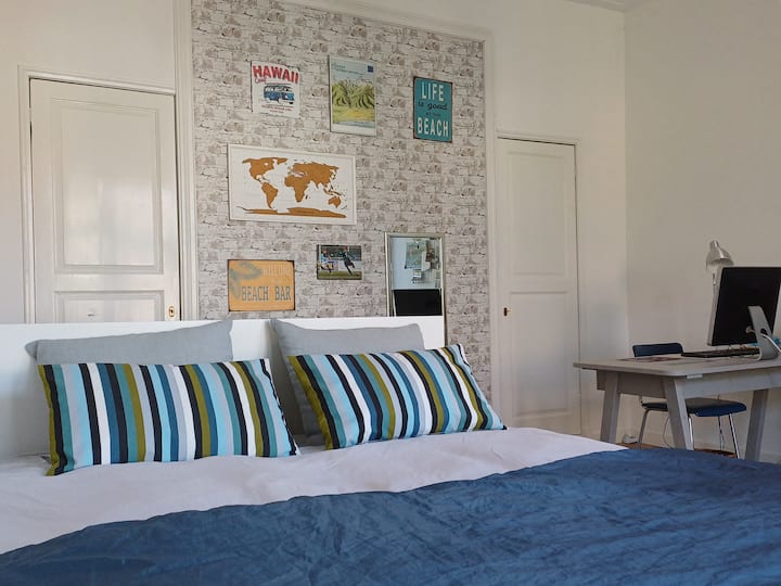 Primer piso: recámara con cama doble