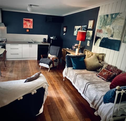 Top Airbnb: The Boho: beach apartment in Rosebud