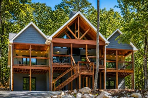 Designer Luxe w/ Indoor Pool & Hot Tubs
