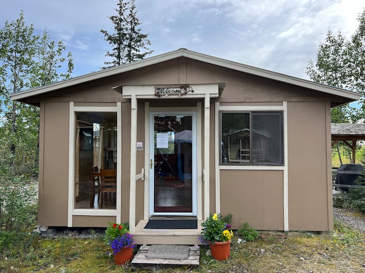 Queen Cabin #4 With Private Bathroom & Breakfast - Wrangell-St. Elias National Park