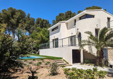 Sea view villa with pool 2 minutes to the beach