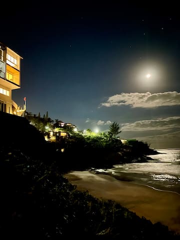 Between Ocean, Mountain & City – Apto 112-B