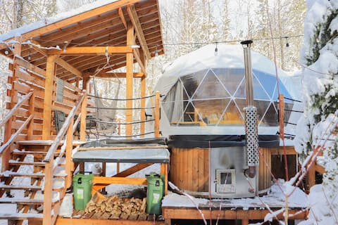 Spa, Sauna & River – Starry Boreal Dome