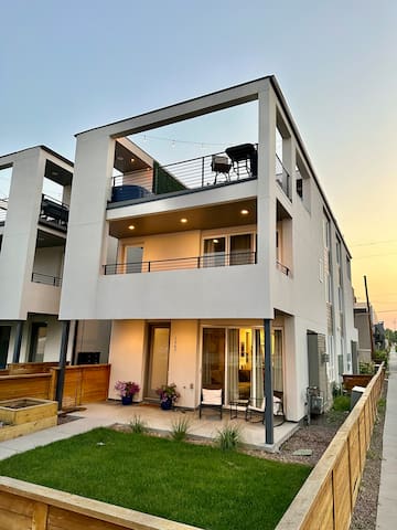 Broncos Stadium rooftop + pool table + hot tub