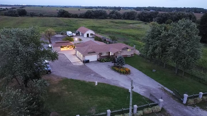 Spacious Haven for 16+ Guests