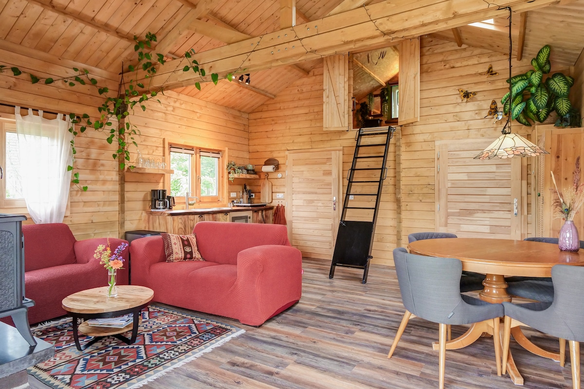 Popular Airbnb listing: Prinsenland by the sea - Log Cabin in Callantsoog