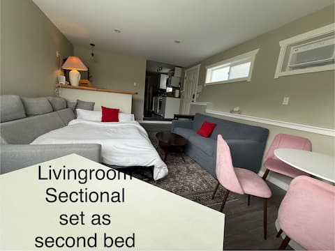 Top performing Airbnb: Private Queen suite with kitchen, sleeps 1-4 in Sooke