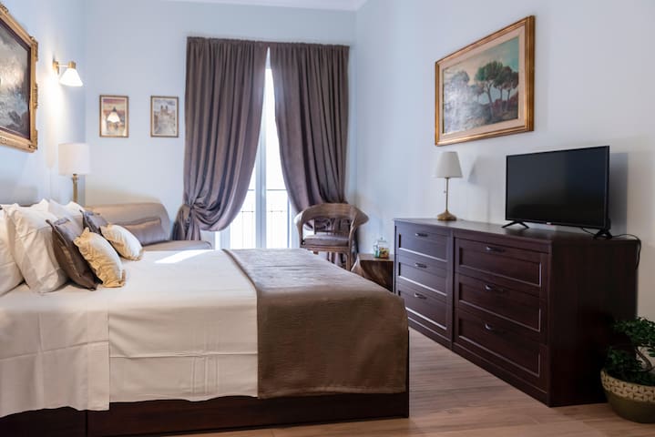 Forum house with Colosseo view gallery image 3