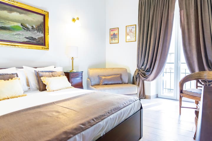 Forum house with Colosseo view gallery image 4