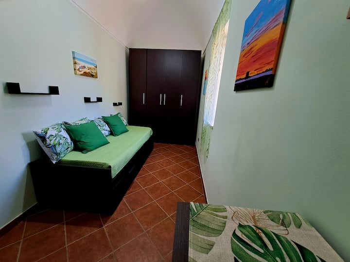 Zelena soba: druga spavaća soba s jednostrukim krevetom koji se može pretvoriti u dvostruki