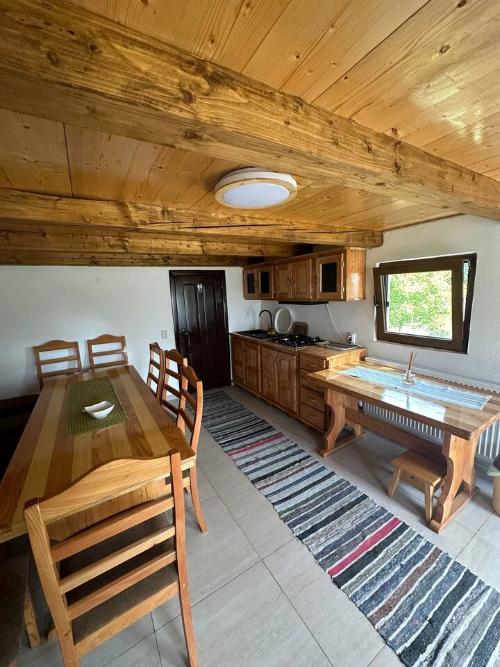 Casa Sufletului 1&2
2 Spatii 8 Camere 6 Bai. - Gârda de Sus
