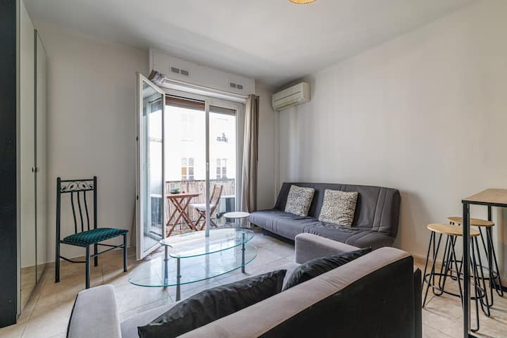 Appartement Avec Balcon En Plein Centre-ville - Nice