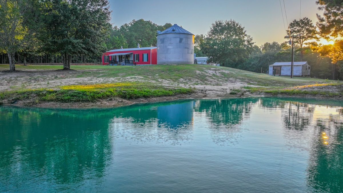 Casa espaciosa y única con jacuzzi y camas al aire libre! - Estadías en  granja en alquiler en Navasota, Texas, Estados Unidos - Airbnb, image size:1200x675