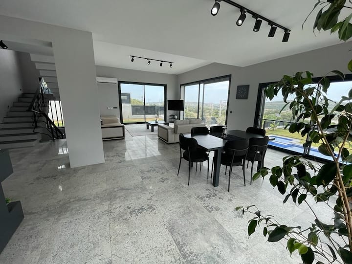 ÇEşme’ De Lüks Villa… - チェシュメ