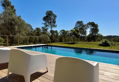 Spacious villa with pool and large private garden