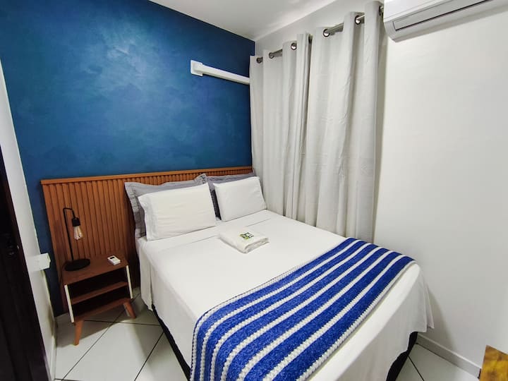 Chambre 2
Lit double avec ressorts ensachés
Climatisation Gree chaud et froid
Lampe de chevet
Portant et cintres.
