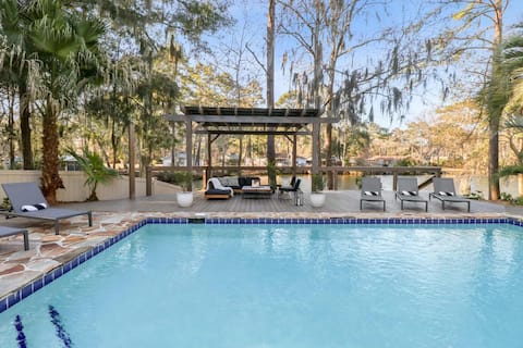 8BR Lakefront Estate | Pool, Hot Tub & Lake Access