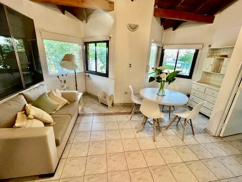 Top Airbnb: Comfortable and bright in downtown Cipolletti in Departamento General Roca