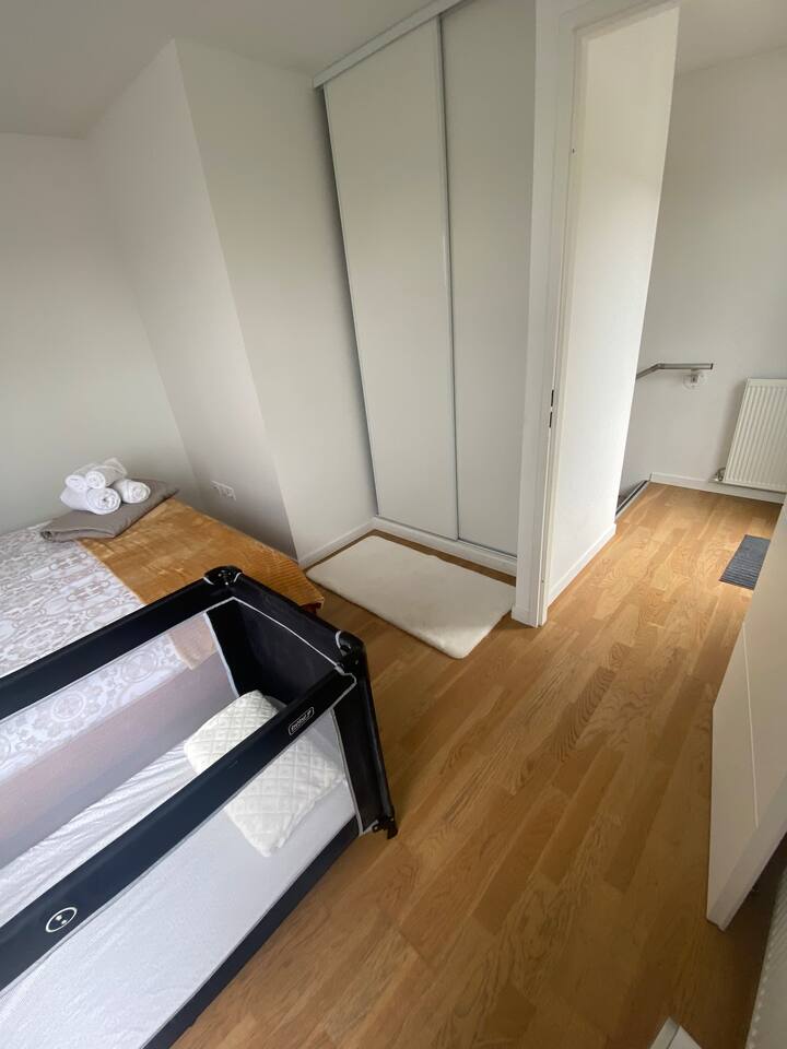 ความเป็นไปได้ในการจัดหาเตียงเด็กอ่อนพร้อมฟูกนอนจริง 