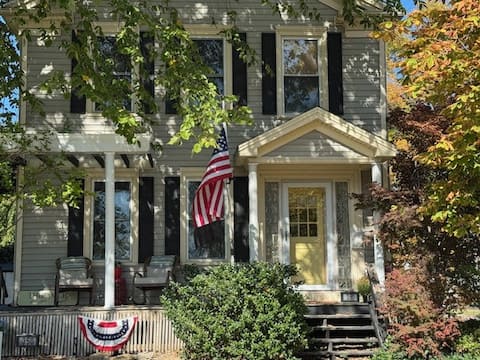 Cozy Canalside Home - near Niagara Falls & Buffalo