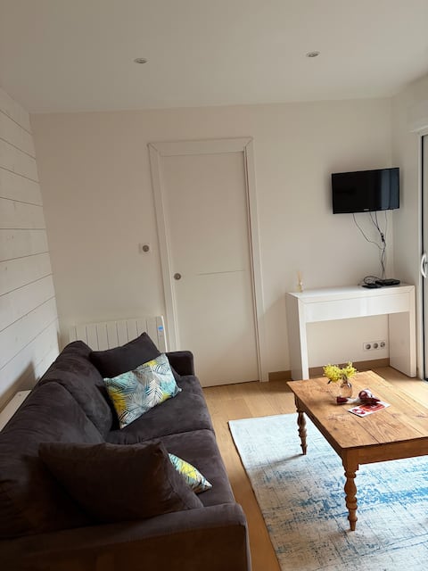Top Airbnb: Maisonette ideally located 50 m from the beach! in Andernos Les Bains