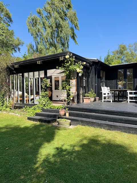 5 min from the water's edge