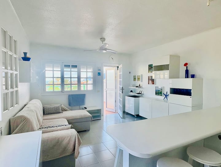 Stunning Views 2bed Appt By The Ocean With Parking - Guía de Isora