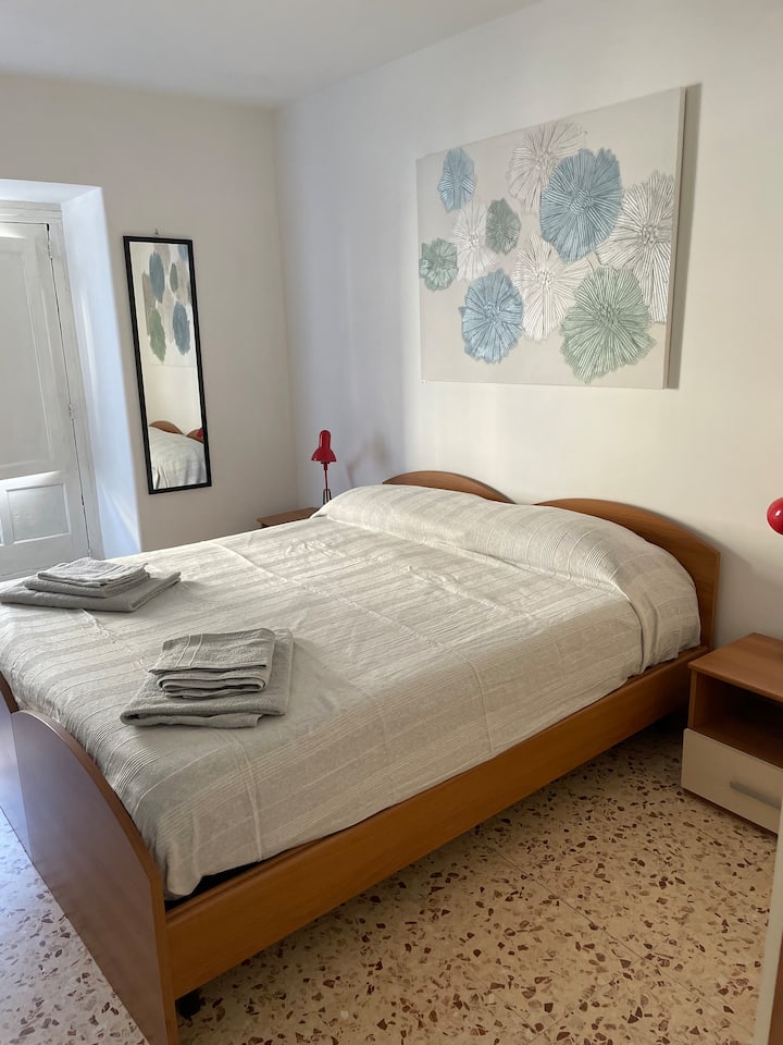 საძინებელი 1