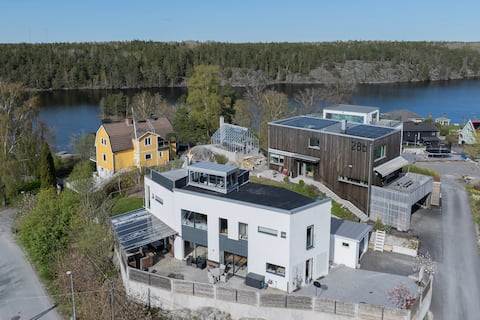 State-of-the-art large villa with lake view