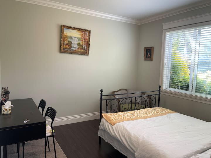 Private Bedroom-metrotown - Burnaby