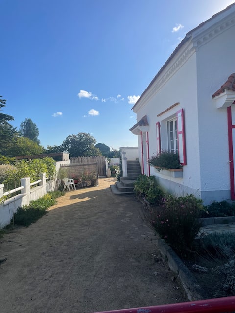Successful Airbnb property: Air-conditioned apartment with garden in Notre Dame De Monts