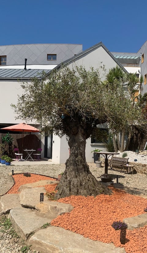 Top performing Airbnb: Cozy studio close to the sea in Roscoff