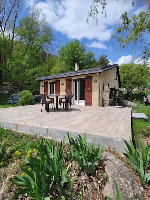 "Le Parc de Latour" chalet at the foot of the mountain