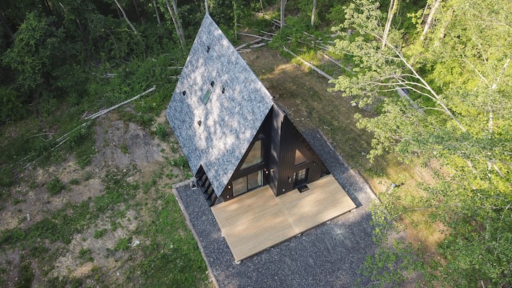 Ukihaus Hudson: Enchanting Hudson Valley A-Frame - Houses for Rent