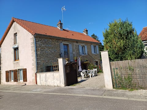 Village house at the foot of the Côte-d'Or vineyards