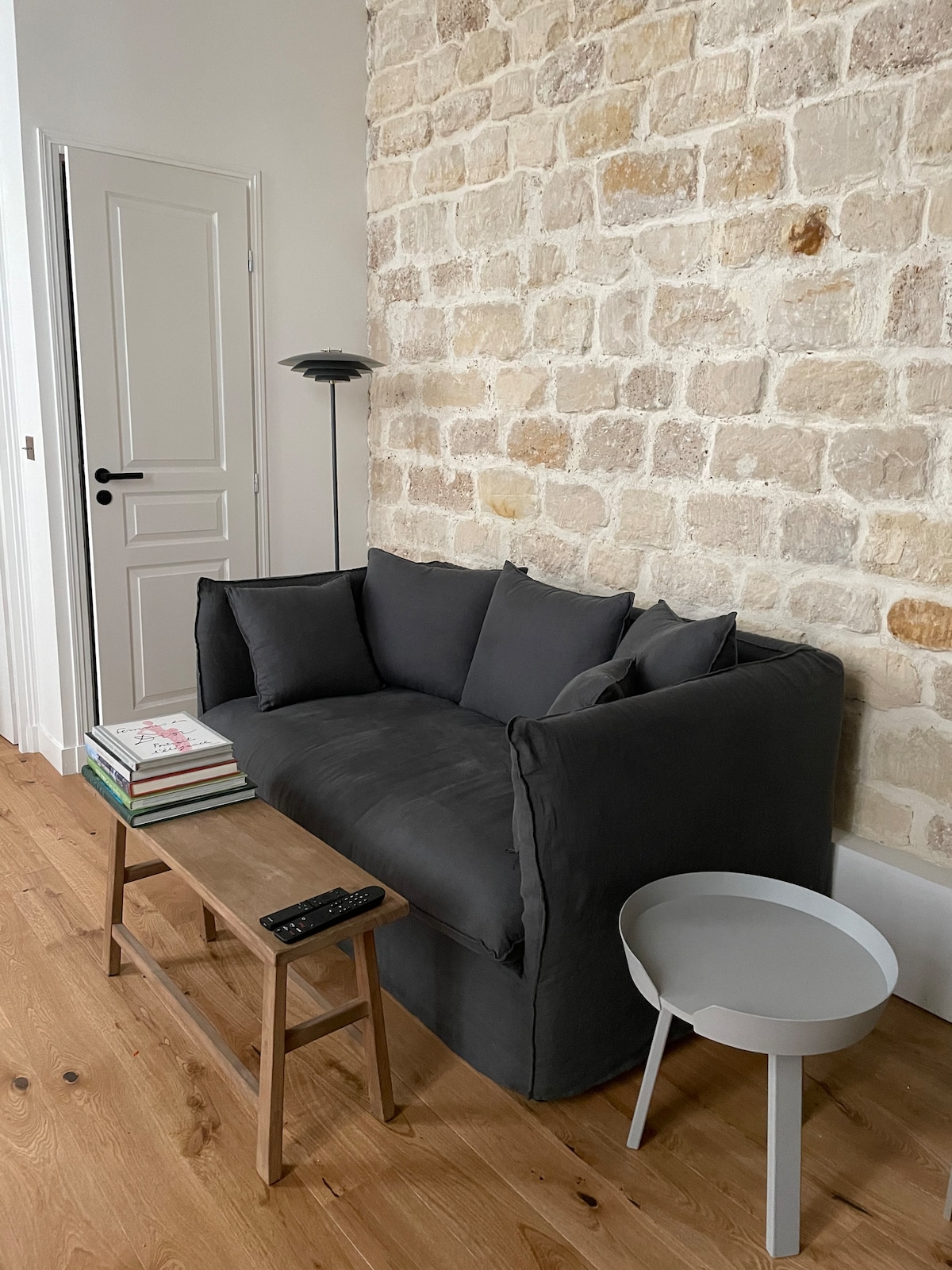 Top Airbnb: Charming * * * 1BR Place Des Vosges in Paris 3e Arrondissement