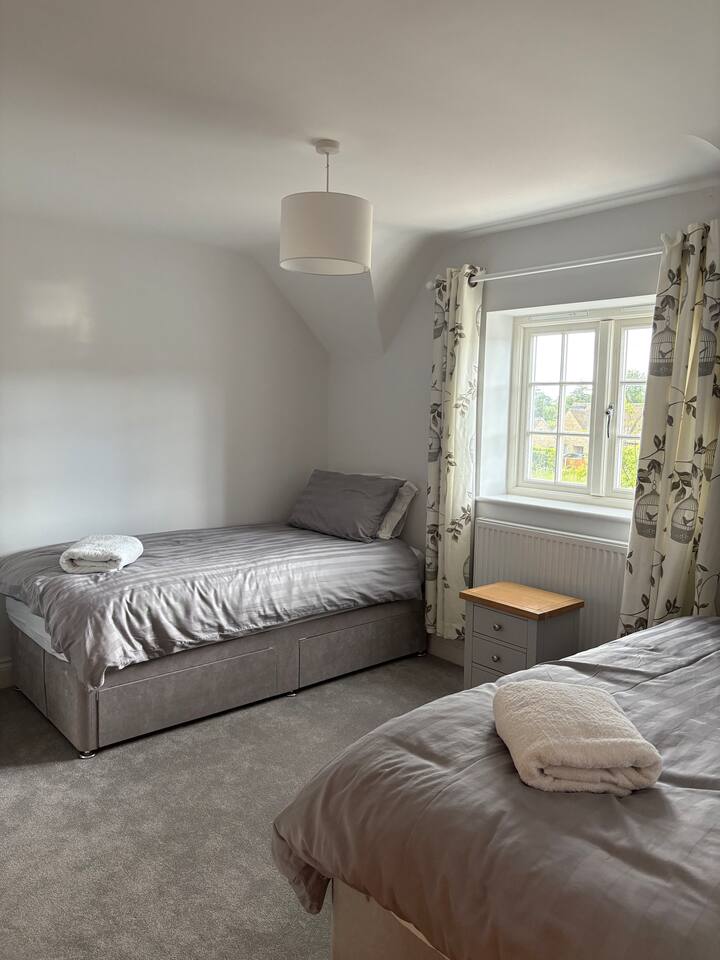 带单人床的第二间客房