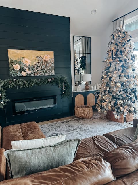 Lakefront Escape | Hot Tub + Kayaks & Paddleboards