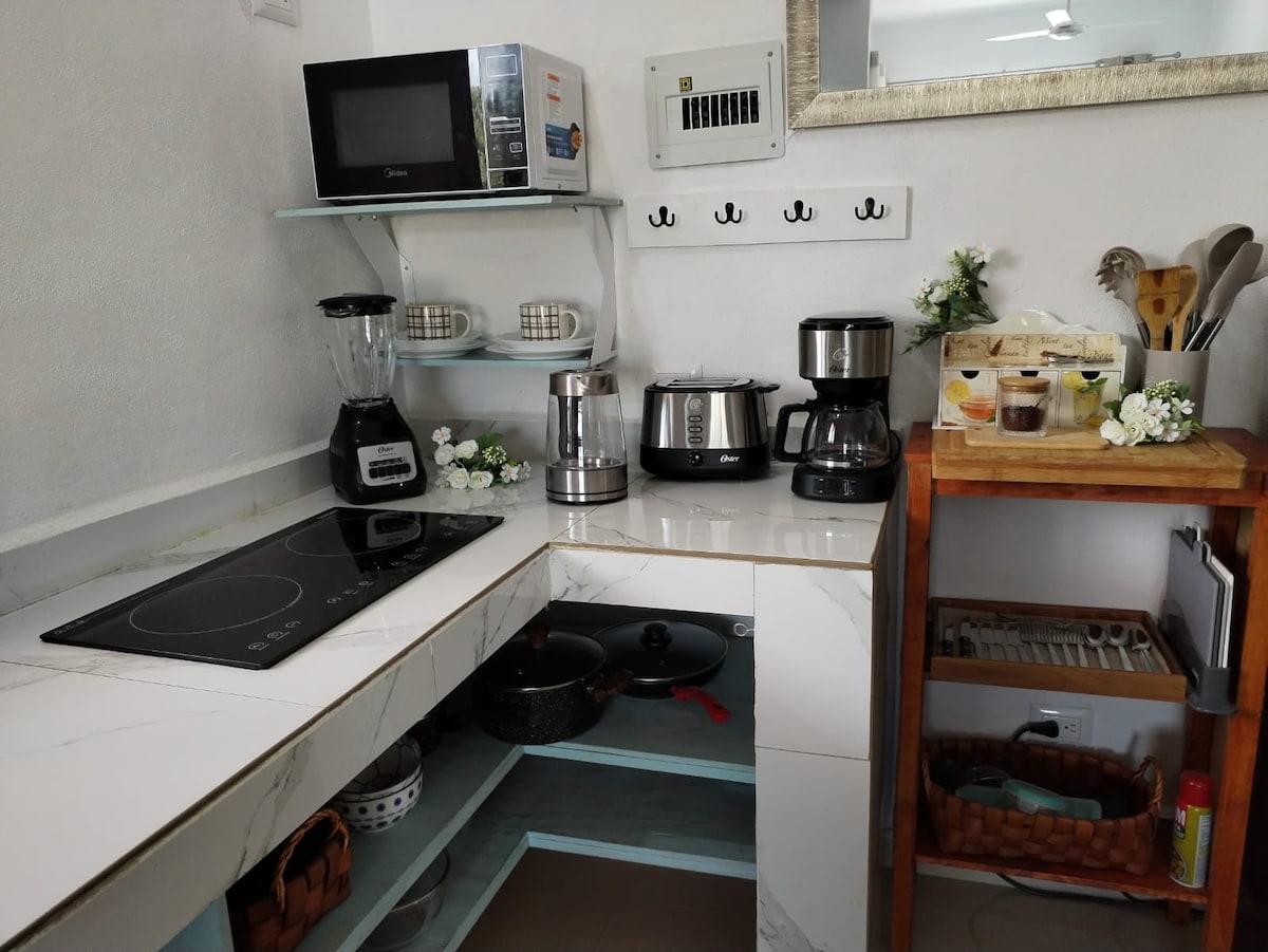 Anuncio de Airbnb popular: MOON LOFT, terrace, centrally located, bus to the Hotel Zone en Quintana Roo