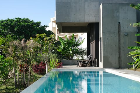 Tiny luxury & infinity pool  [momo]